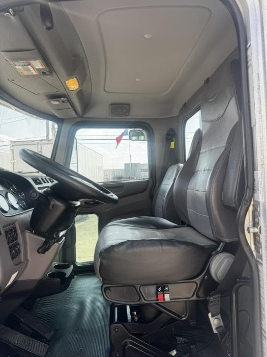 2020 Peterbilt 337 — photo 11