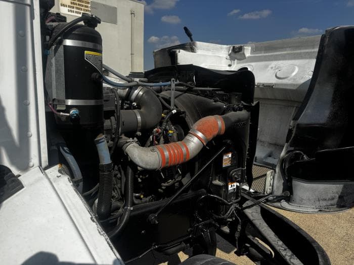 2020 Peterbilt 337 — photo 21
