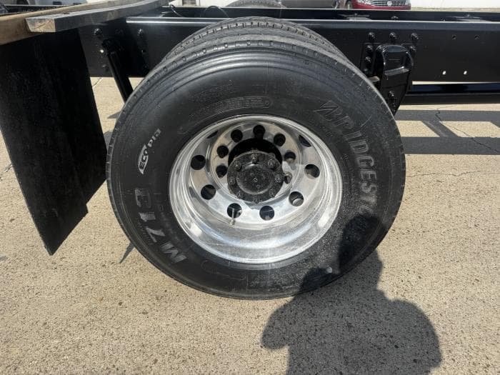 2020 Peterbilt 337 — photo 24