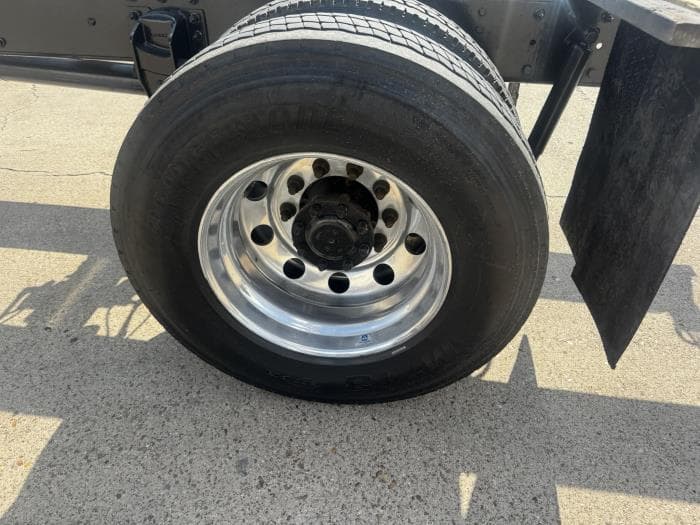 2020 Peterbilt 337 — photo 25