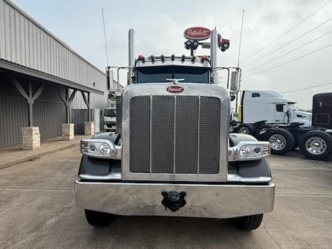 2023 Peterbilt 389 — photo 3