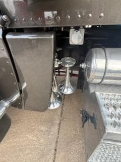 2023 Peterbilt 389 — photo 6