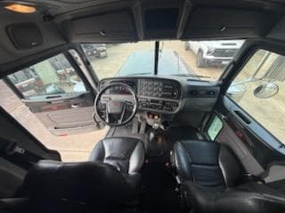 2023 Peterbilt 389 — photo 7