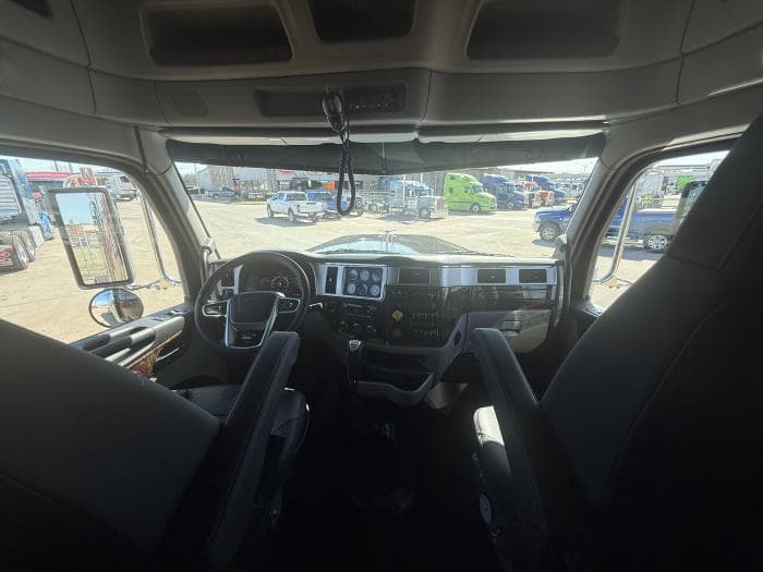 2026 Peterbilt 589 — photo 23
