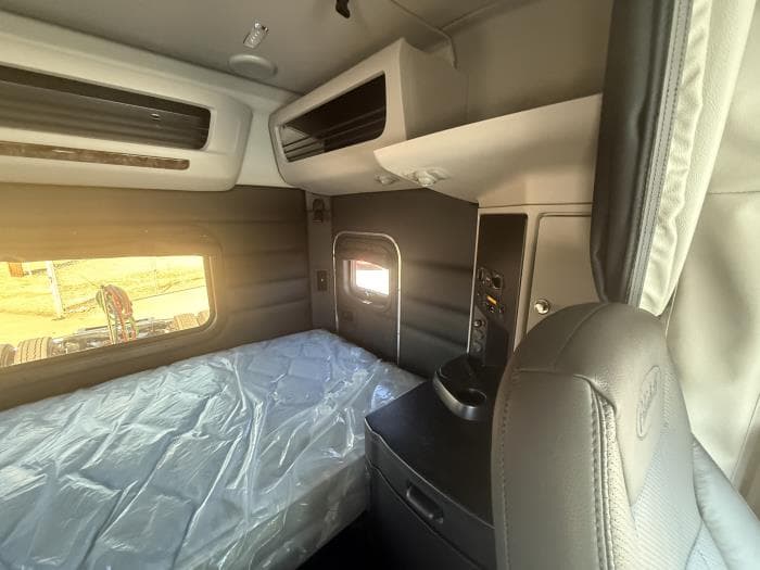 2026 Peterbilt 589 — photo 26