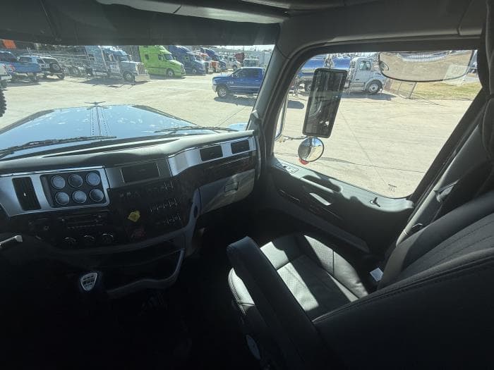 2026 Peterbilt 589 — photo 29
