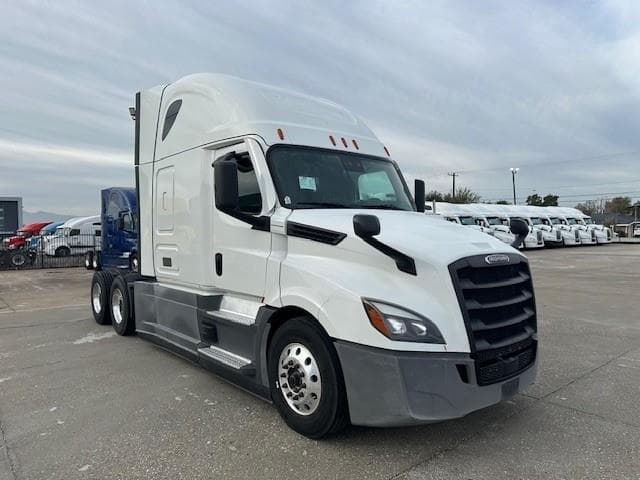 2023 Freightliner Cascadia — photo 9