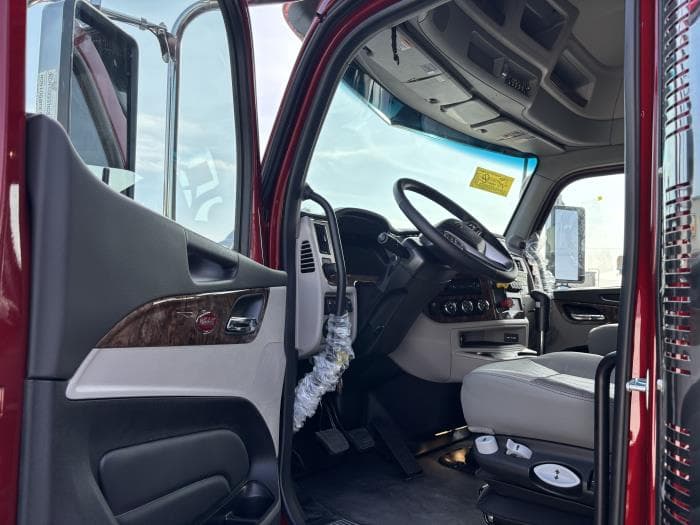 2027 Peterbilt 589 — photo 7