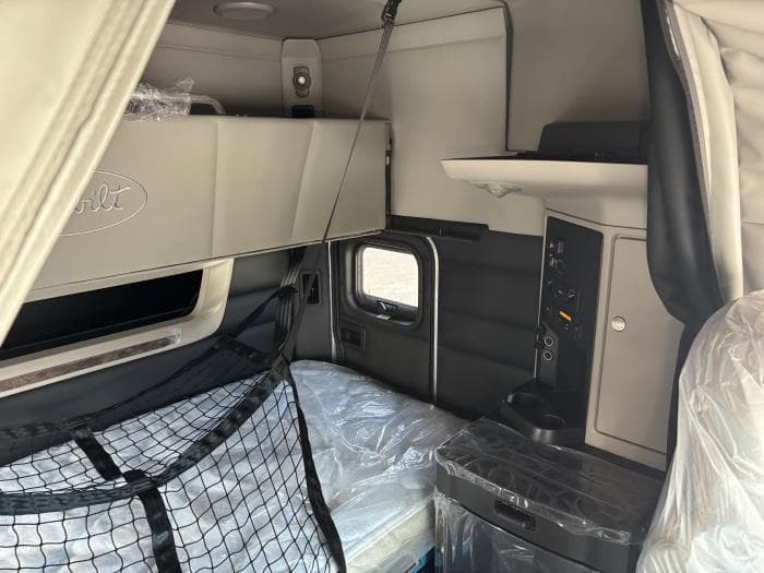 2027 Peterbilt 589 — photo 10