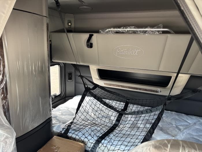 2027 Peterbilt 589 — photo 11