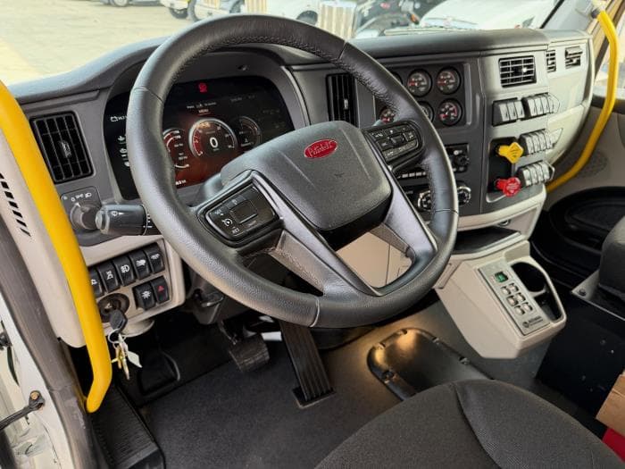 2026 Peterbilt 567 — photo 11