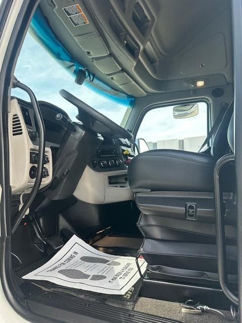 2024 Peterbilt 579 — photo 4