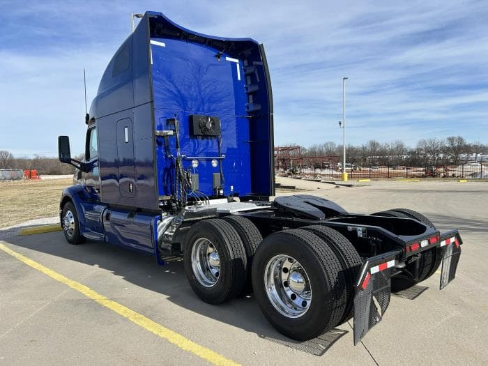 2022 Peterbilt 579 — photo 8