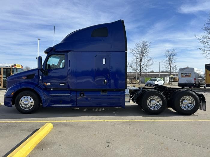 2022 Peterbilt 579 — photo 9