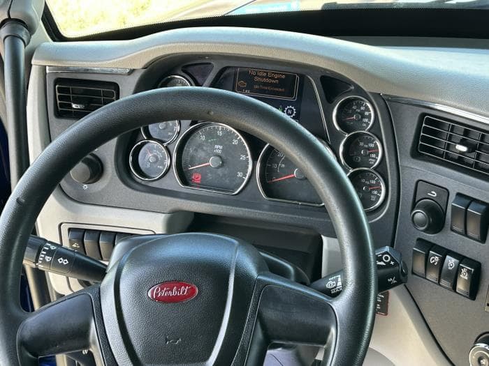 2022 Peterbilt 579 — photo 23