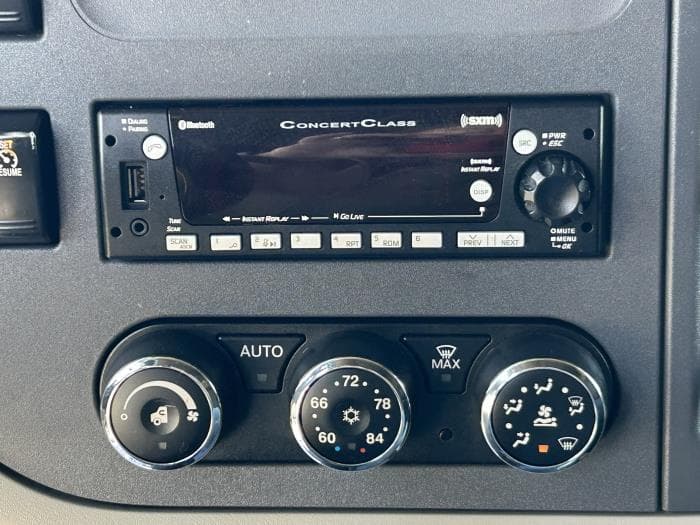 2022 Peterbilt 579 — photo 25