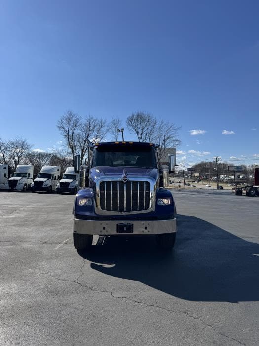 2026 International HX — photo 9