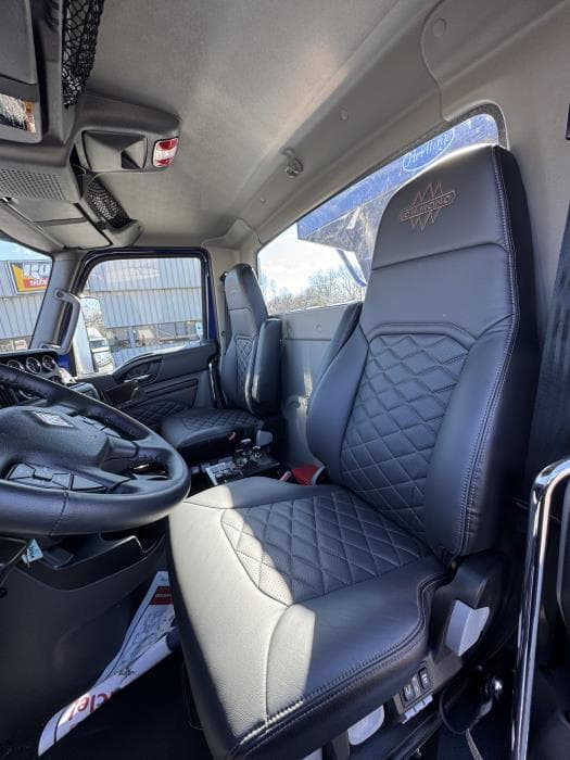 2026 International HX — photo 14