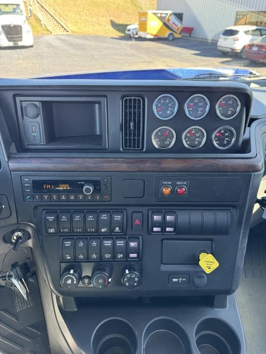 2026 International HX — photo 16