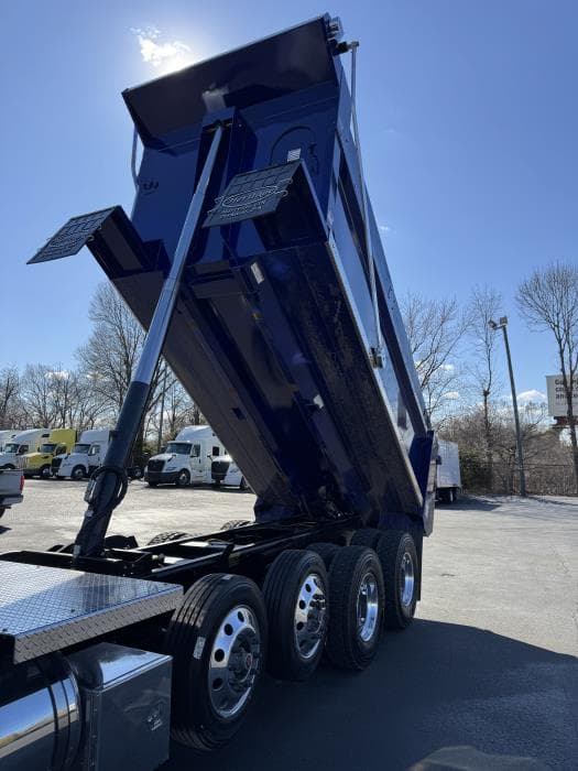 2026 International HX — photo 20