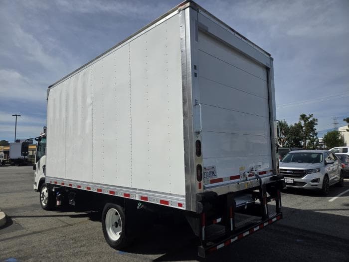 2018 Isuzu NPR — photo 9