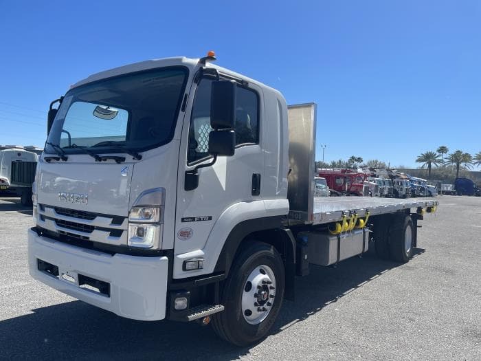 2025 Isuzu FTR — photo 2
