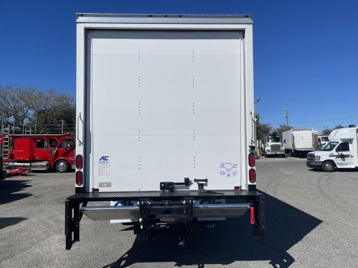 2026 Isuzu NRR — photo 4