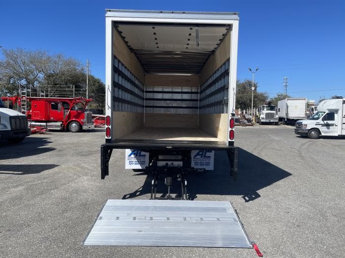 2026 Isuzu NRR — photo 5