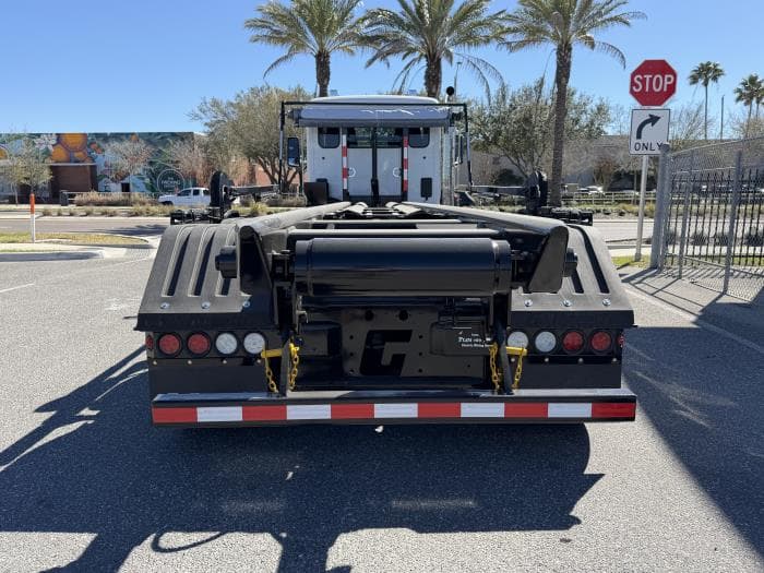 2026 Peterbilt 567 — photo 6