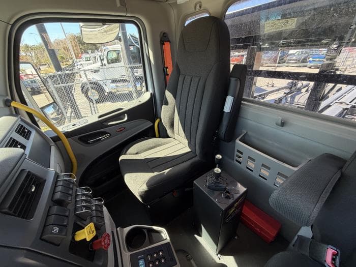 2026 Peterbilt 567 — photo 13