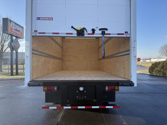 2025 Isuzu NPR — photo 9