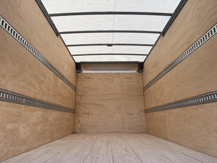 2025 Isuzu NPR — photo 12