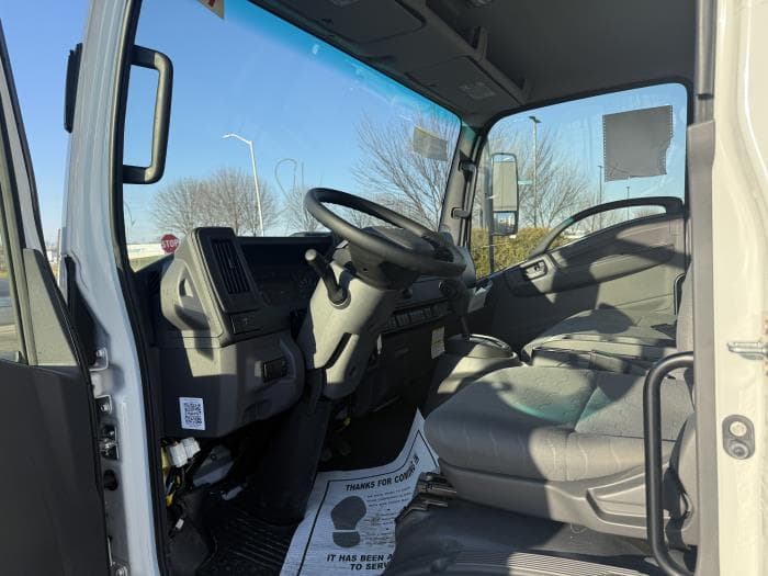 2025 Isuzu NPR — photo 17