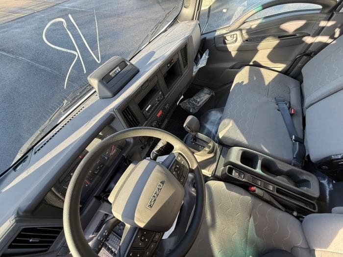 2025 Isuzu NPR — photo 19