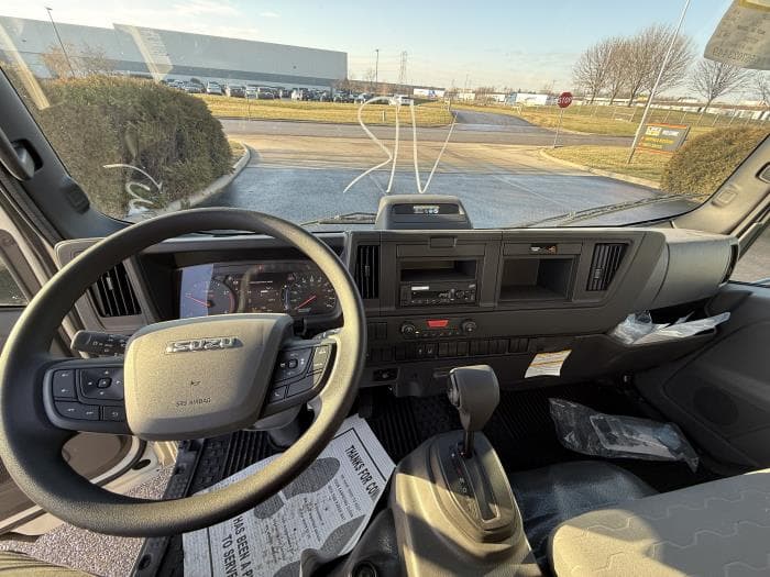 2025 Isuzu NPR — photo 21