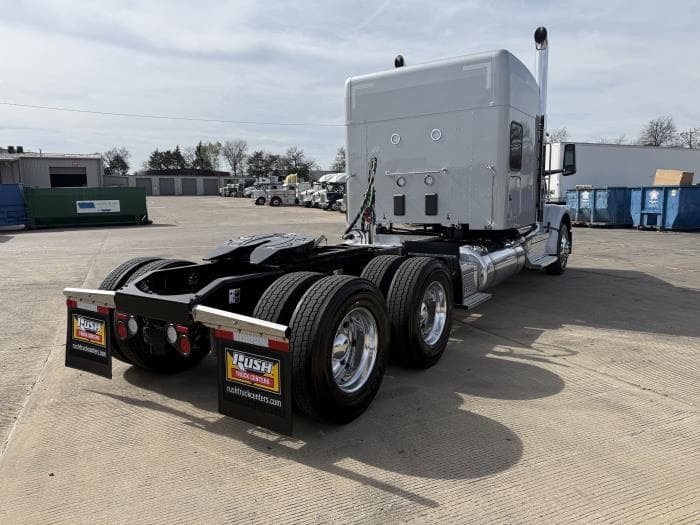 2027 Peterbilt 567 — photo 9