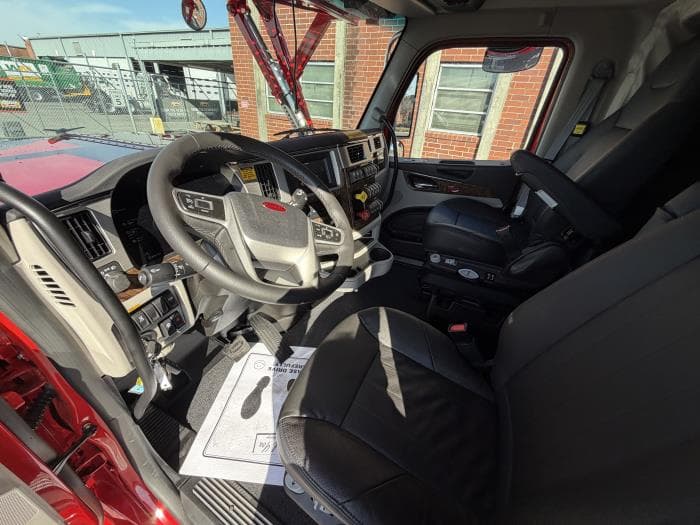 2025 Peterbilt 589 — photo 14