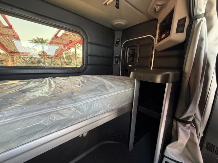 2025 Peterbilt 589 — photo 19