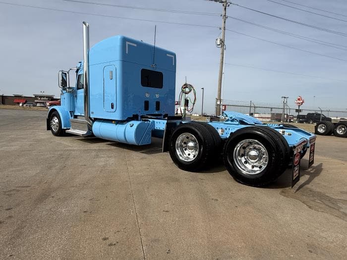2027 Peterbilt 589 — photo 10