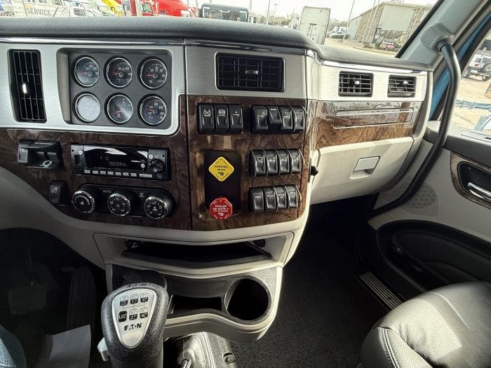 2027 Peterbilt 589 — photo 30