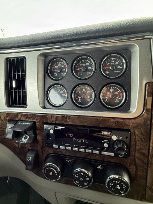 2027 Peterbilt 589 — photo 31