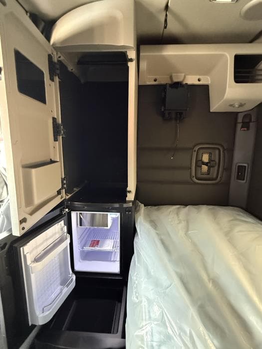 2027 Peterbilt 589 — photo 38