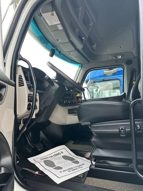 2024 Peterbilt 579 — photo 3