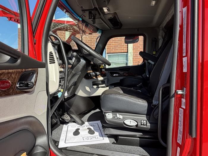 2025 Peterbilt 589 — photo 22