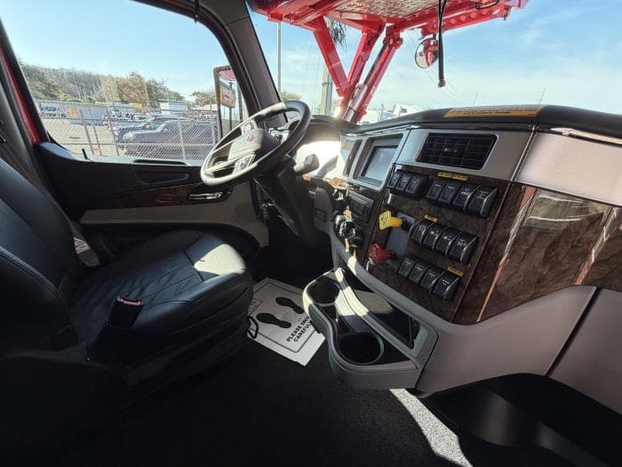 2025 Peterbilt 589 — photo 25