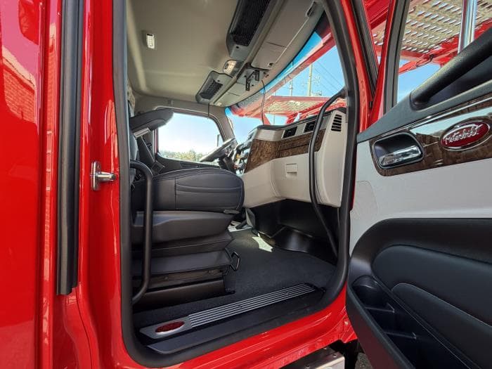 2025 Peterbilt 589 — photo 23
