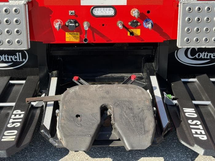 2025 Peterbilt 589 — photo 9