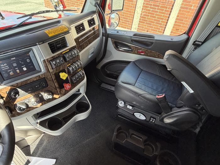 2025 Peterbilt 589 — photo 20
