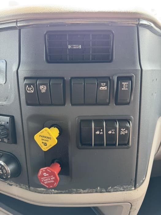 2022 Peterbilt 579 — photo 21