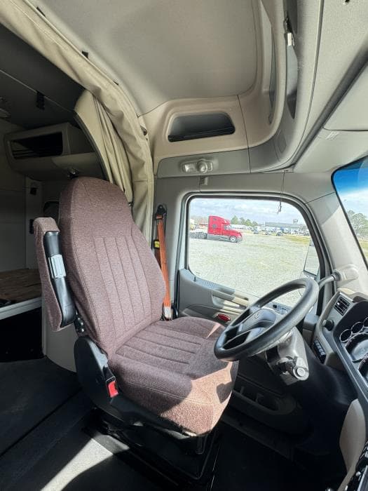 2022 Peterbilt 579 — photo 22